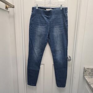 Women's soft surroundings pull on jeans, Sz M, pre-owned in good condition